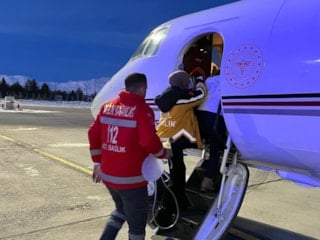 Ağrı'da 5 aylık bebek uçak ambulans havalandı