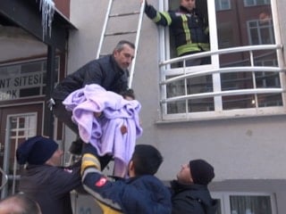 Erzurum'da evden gelen bebek sesi için seferber oldular