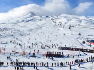 Erciyes Kayak Merkezi’ne ziyaretçi akını