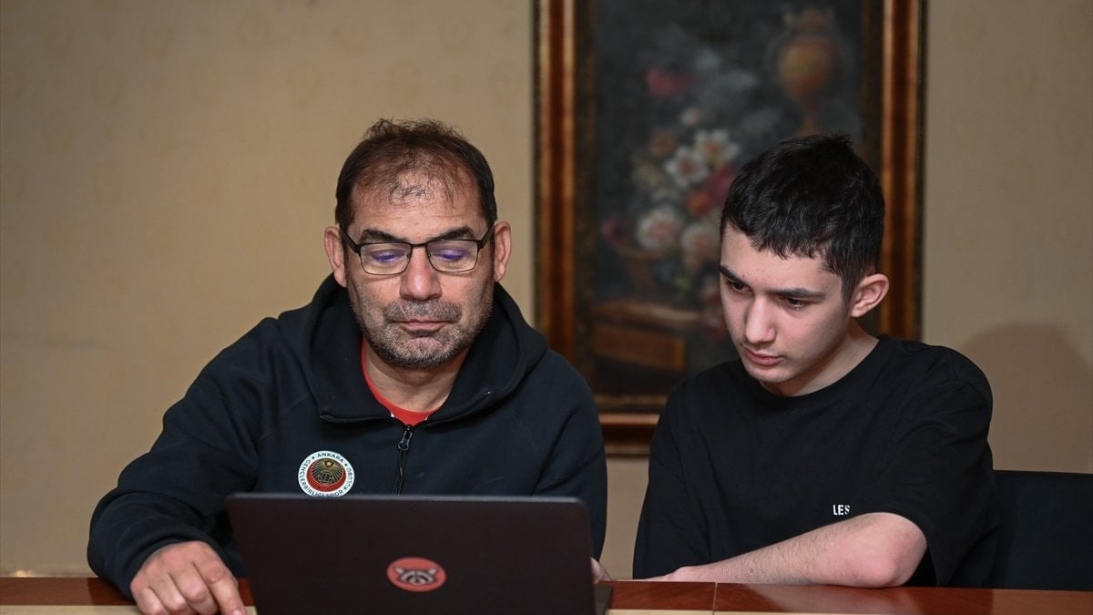 Metin Diyadin, AA'nın "Yılın Kareleri" oylamasına katıldı