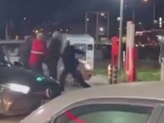 Bursa'da akaryakıt istasyonunda yumruklu kavga