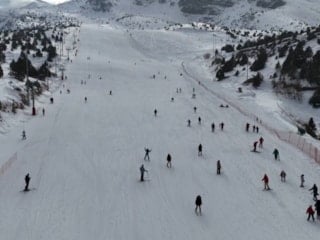 Erzincan'da bulunan Ergan Kayak Merkezi'nde hafta sonu yoğunluk yaşandı