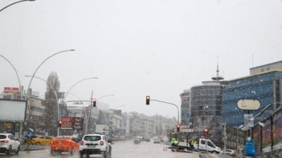 Ankara’da kar yağışı etkili oldu: 2 bin 621 personel sahada