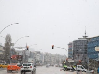 Ankara’da kar yağışı etkili oldu: 2 bin 621 personel sahada