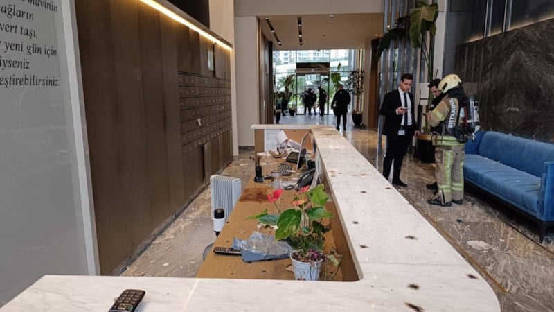 İstanbul'da siteye bırakılan kargo paketi patladı: 2 yaralı