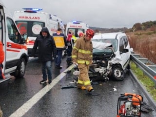 Balıkesir’de İstanbul-İzmir Otoyolunda 12 araçlık zincirleme kaza: 1 ölü, 10 yaralı