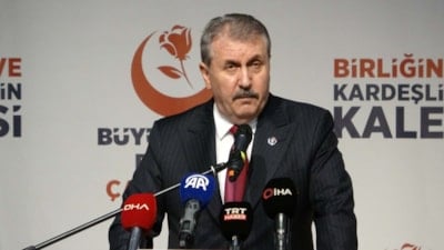 Mustafa Destici: Çocuk sahibi kadınlar işe 1 saat geç gitmeli, 1 saat erken çıkmalıdır