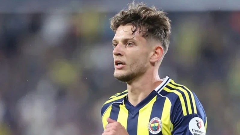 Fenerbahçe'de Sebastian Szymanski'nin Rennes'e transfer olacağı iddia edildi