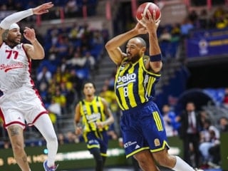 Fenerbahçe Beko farklı galibiyetle zirveye yükseldi