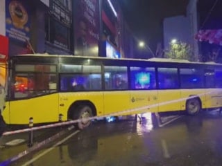 İstanbul'da İETT otobüsünün binanın duvarına çarpması sonucu 6 kişi yaralandı
