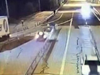 Edirne'de ters yöne giren alkollü sürücü bariyere çarptı: 2 yaralı