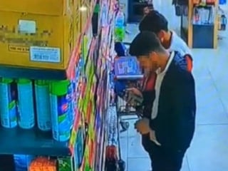 Adana'da parfümleri önce kokladılar sonra çaldılar