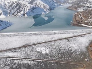 Erzincan Göyne Baraj gölünün yüzeyi buz tuttu