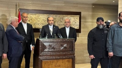 İran Dışişleri Bakanı konuştu: Protestoculara silah dağıtılıyor