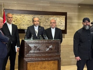 İran Dışişleri Bakanı konuştu: Protestoculara silah dağıtılıyor