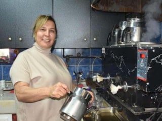 İzmir'de 25 yıllık başkandan sonra koltuğu almayı başardı