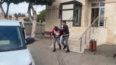 Kocaeli'de sazan sarmalı ile 3,5 milyarlık vurgun: 8 şüpheli yakalandı