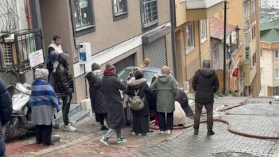 İstanbul'da itfaiye ekiplerinin dar sokakla imtihanı