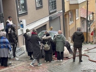 İstanbul'da itfaiye ekiplerinin dar sokakla imtihanı