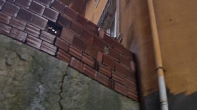 İstanbul'da istinat duvarı çöktü: Bir dairede hasar oluştu