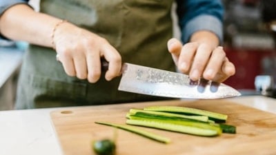 Bileyiciye gerek yok! Bıçaklar jilet gibi keskin yapıyor