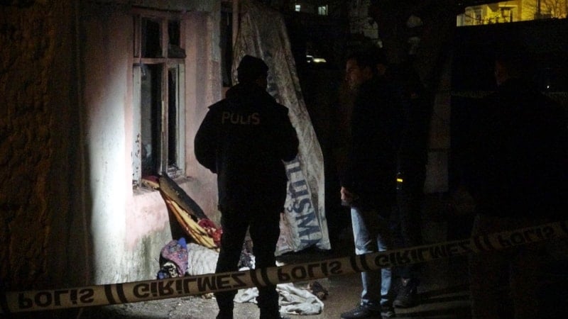 Antalya'da gecekondu yangını: 1 ölü, 1 yaralı