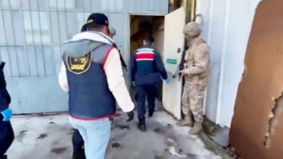 İzmir'de 1 ton 625 kilo uyuşturucu ham maddesi ele geçirildi