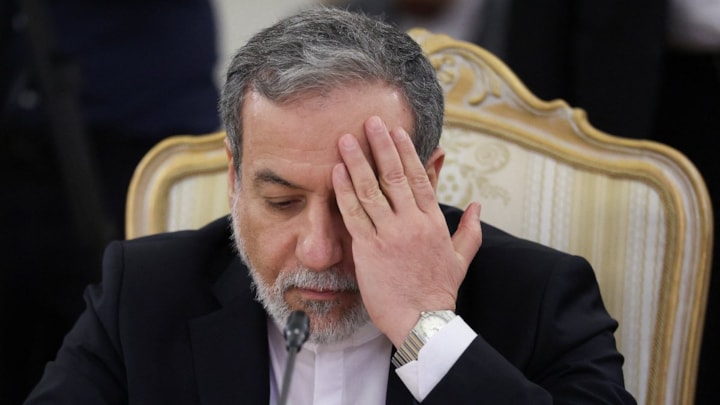 İran Dışişleri Bakanı: Tuhaf bir şekilde camiler hedef alındı