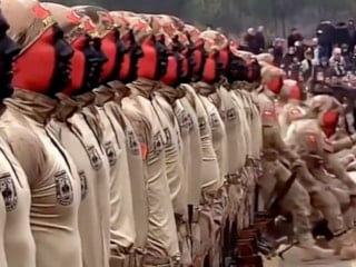 Kahraman askerlerimizin senkronizasyonu izleyenleri hayran bıraktırdı