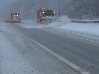 Bolu Dağı'nda kar yağışı etkili oluyor