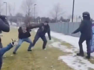 ABD'de bir ICE savunucusu, eylemci grubuyla tek başına kavga etti