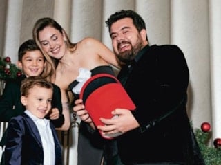 Eser Yenenler kedinin üzerine oturdu! Berfu Yenenler paylaştı