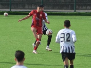 Görenleri şaşırtan olay: Nazillispor'da forma numaralarını bantlandı