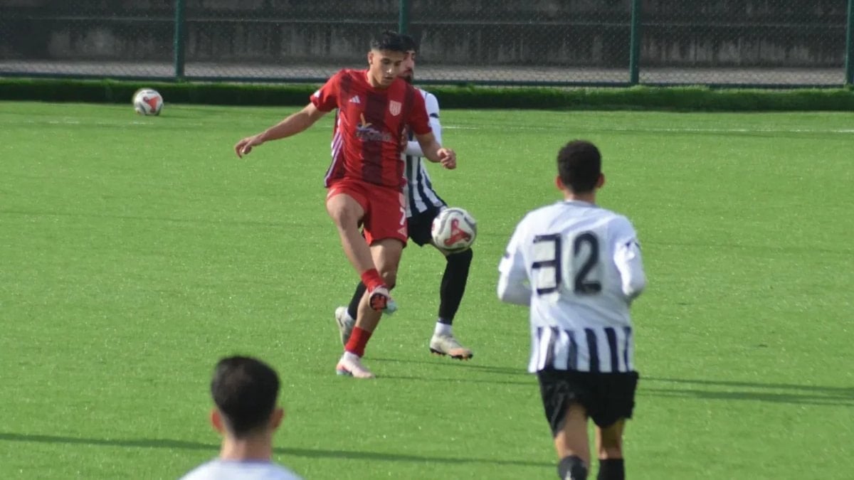 Görenleri şaşırtan olay: Nazillispor'da forma numaralarını bantlandı