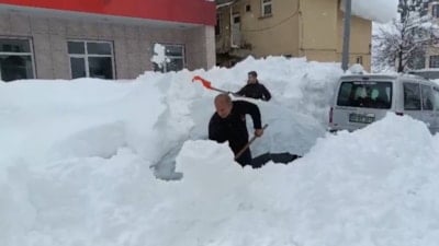 Beyaza bürünen Tunceli'de  kar kalınlığı 1,5 metreye ulaştı