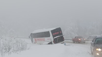 Zonguldak'ta manzarayı çeken kişi otobüs kazasını kayda aldı