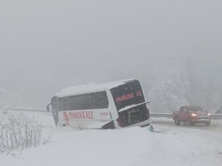 Zonguldak'ta manzarayı çeken kişi otobüs kazasını kayda aldı