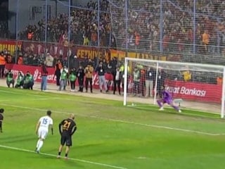 Galatasaray'da Mauro Icardi penaltı kaçırdı