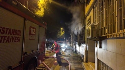 İstanbul Kadıköy'de apartmanda çıkan yangında 1'i ağır 8 kişi yaralandı