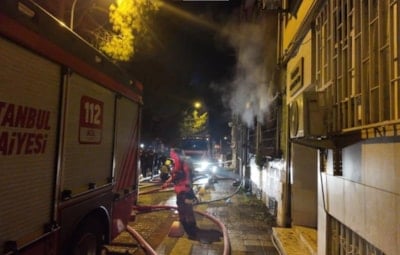 İstanbul Kadıköy'de apartmanda çıkan yangında 1'i ağır 8 kişi yaralandı