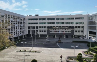 Antalya Büyükşehir Belediyesi'ne operasyon: 14 gözaltı