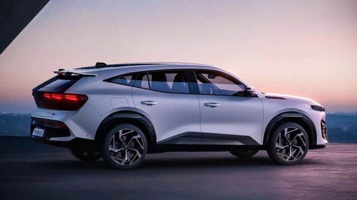 Türkiye'de satışa çıkması beklenen üst segment SUV modeli Renault Filante tanıtıldı