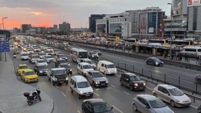 İstanbul'da trafik yoğunluğu yüzde 70'e yükseldi