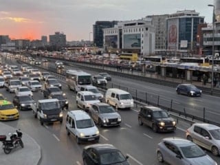İstanbul'da trafik yoğunluğu yüzde 70'e yükseldi