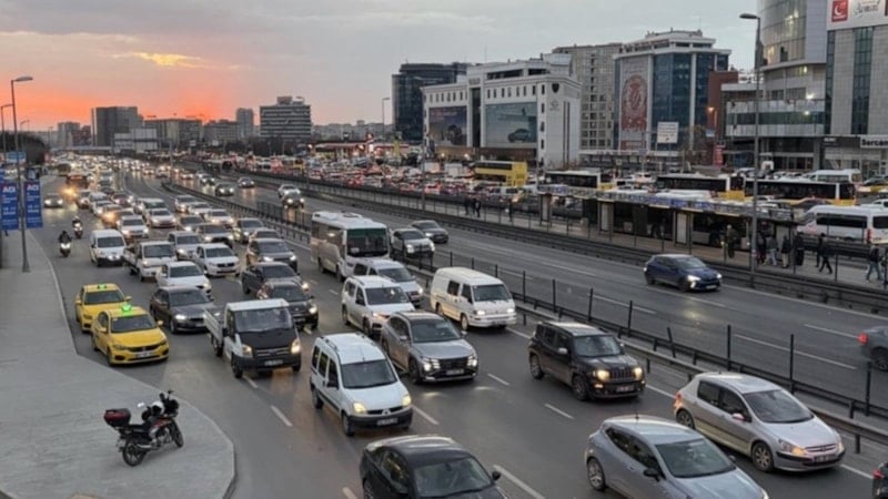 İstanbul'da trafik yoğunluğu yüzde 70'e yükseldi