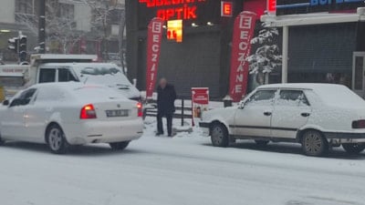 Van'da 296 yerleşim yeri ulaşıma kapandı