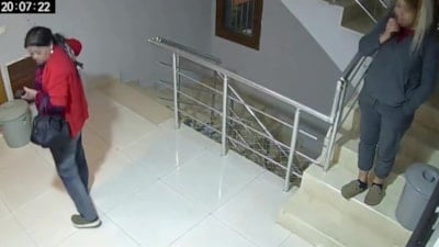 Adana'da kadın hırsızlar beğendikleri ayakkabıları çaldı