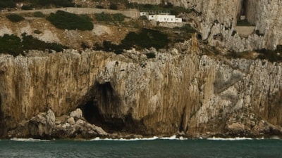 40 bin yıldır kapalıydı; Gorham Mağarası açıldı! İçinden çıkanlar...