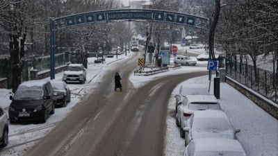 Bolu'da kar yağışı sürüyor