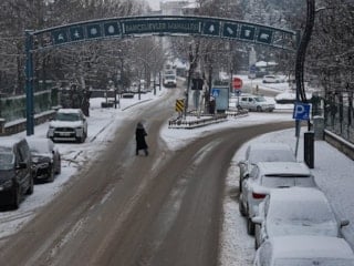 Bolu'da kar yağışı sürüyor